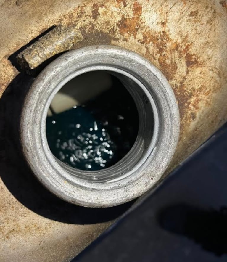 La droga fue hallada en tanques que transportaba un camión.