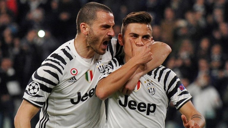 La "Dybala mask", otra vez en acción para festejar el gol.