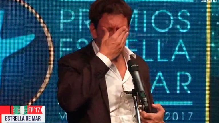 La emoción del actor al recibir el premio en Mar del Plata.