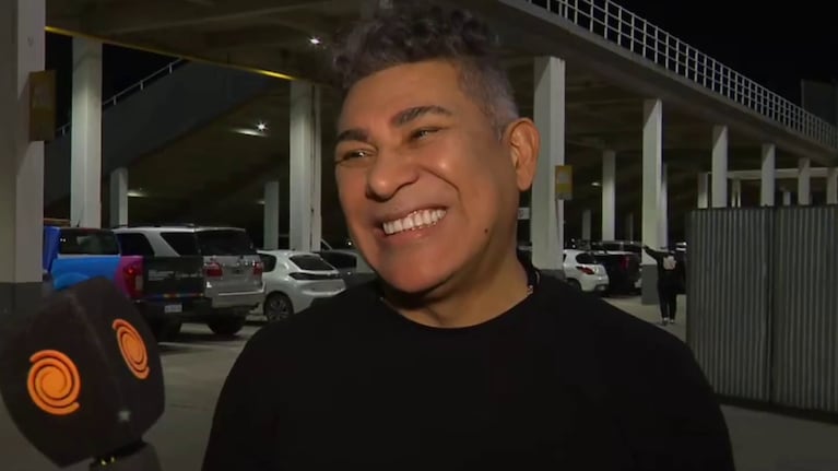 La emoción del artista tras cantar el himno en el Kempes.