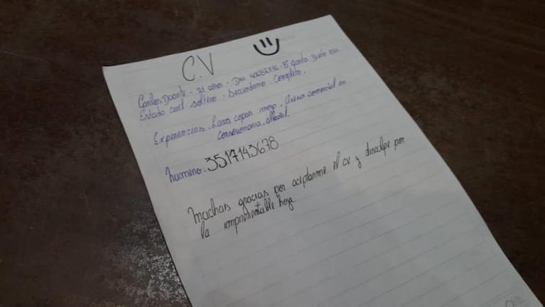 La emoción del joven que escribió su CV a mano: "Siempre hay que levantarse con ganas"