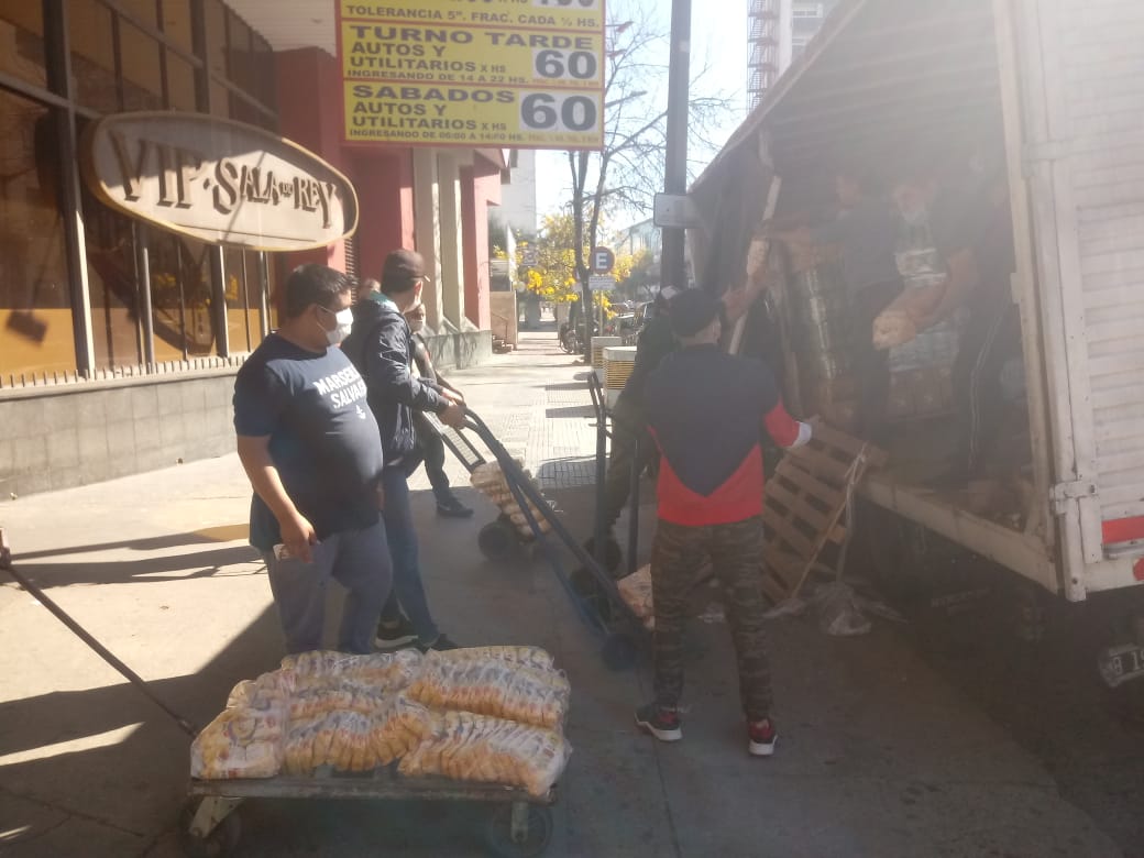 La entrega de las donaciones se hizo en la Sala del Rey.