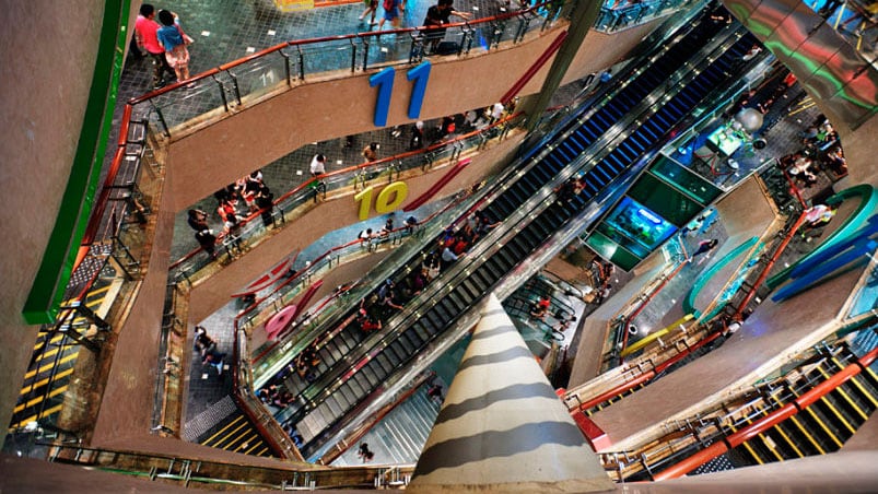 La escalera mecánica del shopping Langham Place de Hong Kong.