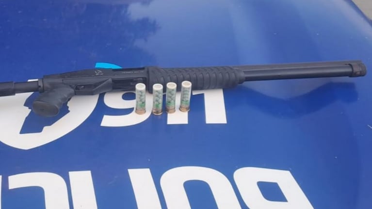 La escopeta fue secuestrada por los policías.