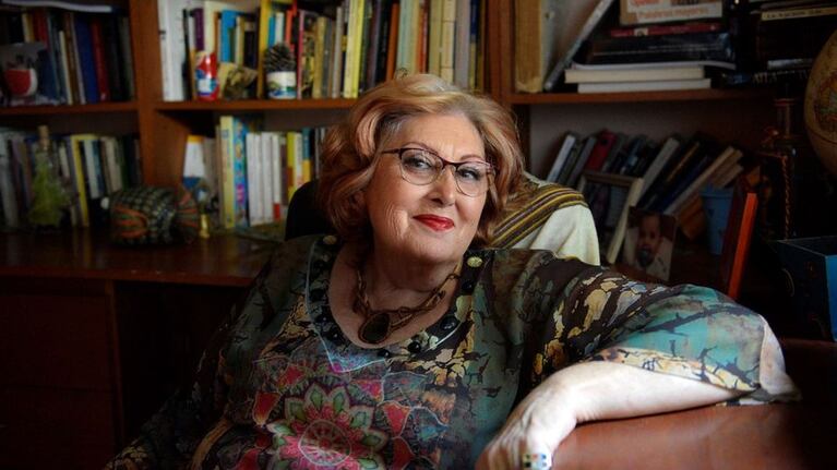 La escritora pagó 40 mil dólares de cirugía.