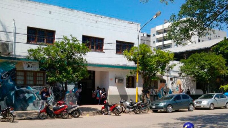 La escuela de Comercio de Orán, donde ocurrió el ataque con un machete.