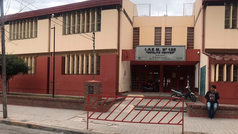 La escuela en la que tiraron gas pimienta.