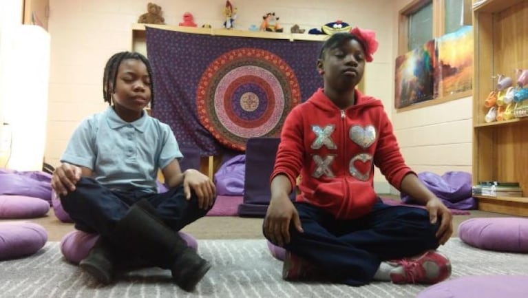 La escuela que cambió los castigos por meditación