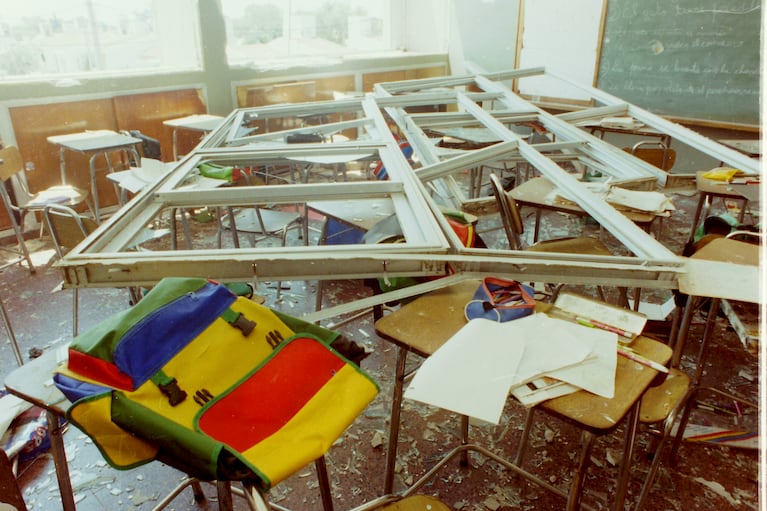 La escuela Zapiola, vecina al polvorín.