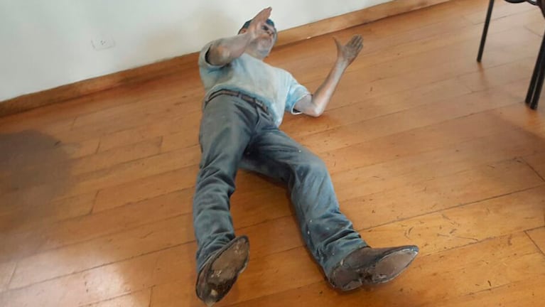 La escultura de Rodrigo sufrió a jóvenes alcoholizados.