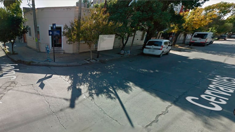 La esquina de calles Jujuy y Cervantes en Alta Córdoba. Foto:  Street view .