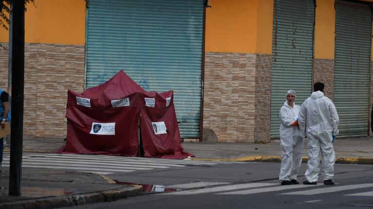 La esquina de la tragedia en Parque Chacabuco. Foto: Clarín.