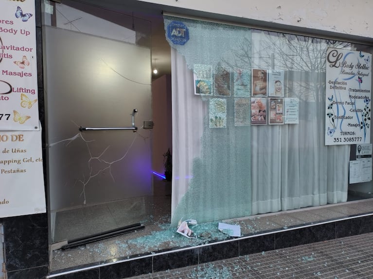 La estética asaltada está a 20 metros de la avenida principal.