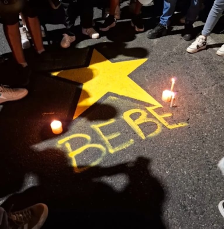 La estrella en el pavimento en homenaje al joven fallecido en avenida Ejército Argentino.