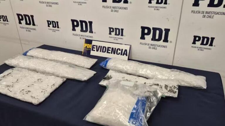 La evidencia de lo secuestrado de la valija del hombre británico.