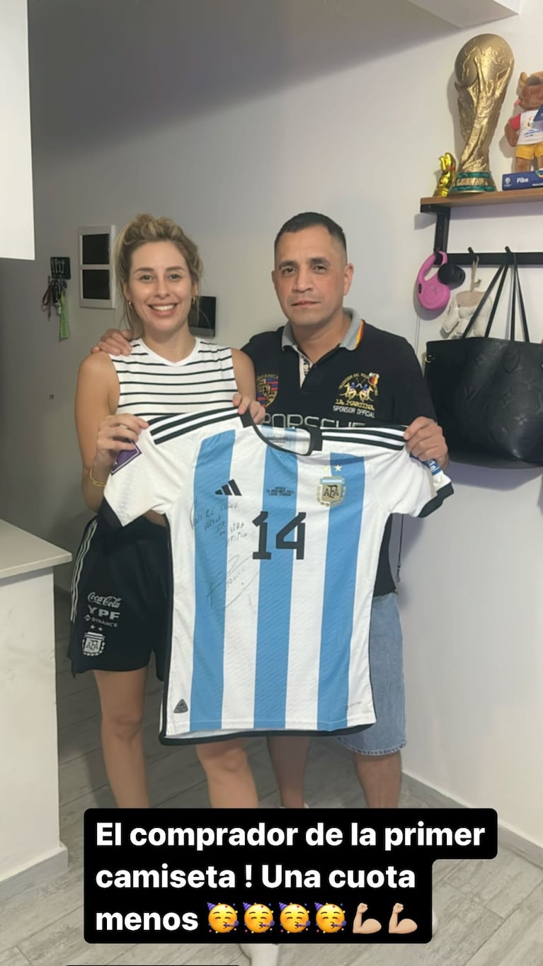 La ex de Palacios vendió la camiseta y la medalla del Mundial para pagar un departamento