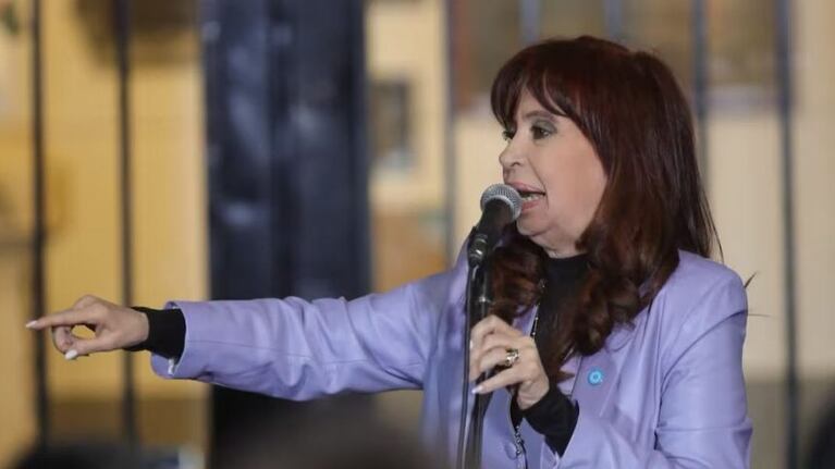 La ex presidenta tiene tiempo hasta el jueves para presentarse en Comodoro Py.