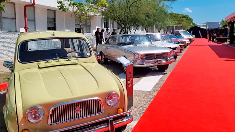 La exhibición de todos los modelos fabricados por Renault en la Fábrica Santa Isabel.