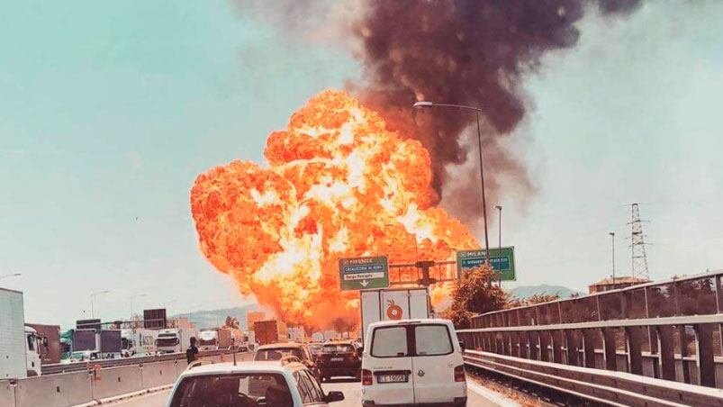 La explosión fatal fue registrada por los automovilistas.