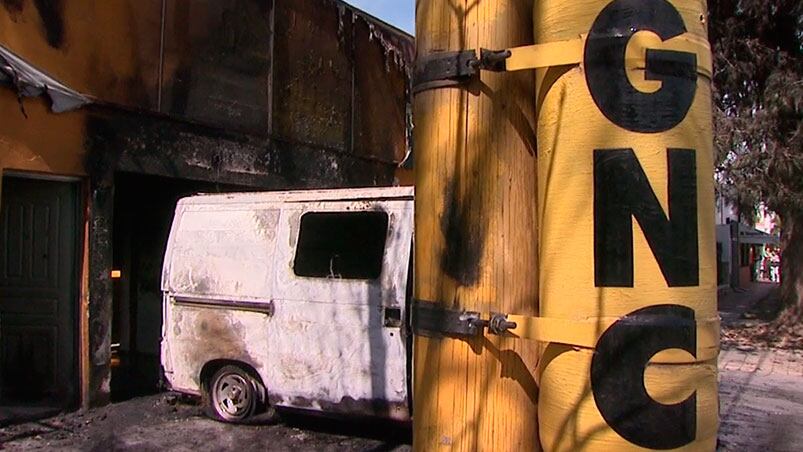 La explosión ocurrió en el Taller de la calle Almirante Brown.