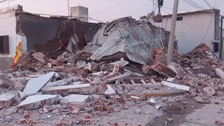 La explosión provocó el derrumbe de la vivienda en Oliva.