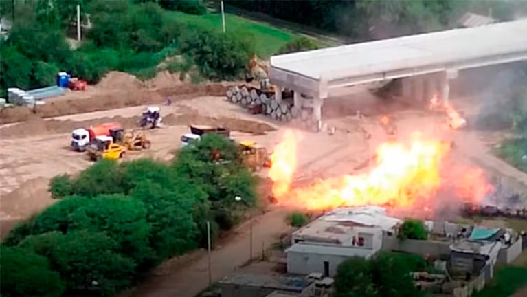 La explosión se produjo cuando una máquina trabajaba en una obra vial.