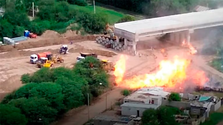 La explosión se produjo cuando una máquina trabajaba en una obra vial.