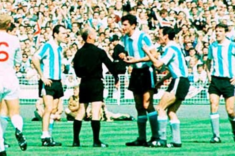 La expulsión de Rattín ante Inglaterra.