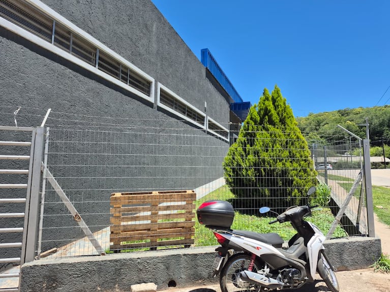 La fábrica está ubicada en Villa Silvana.