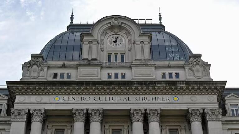 La fachada del Centro Cultural Kirchner al que el gobierno de Javier Milei decidió cambiarle el nombre.