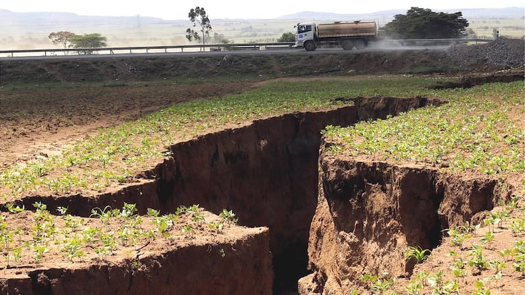 La falla geológica atraviesa miles de kilómetros de longitud y tiene señales visibles.
