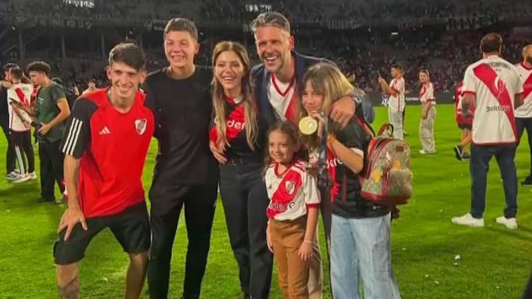 La familia de Martín Demichelis y Evangelina Anderson  (Foto: captura América TV)