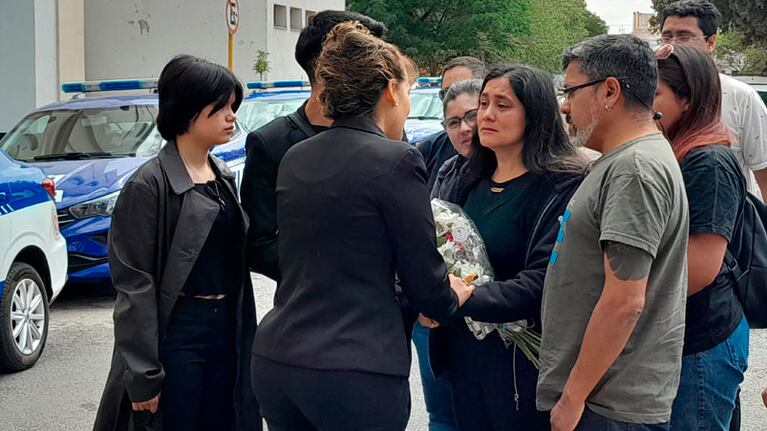 La familia despidió al policía. Foto: Pablo Olivarez / El Doce.