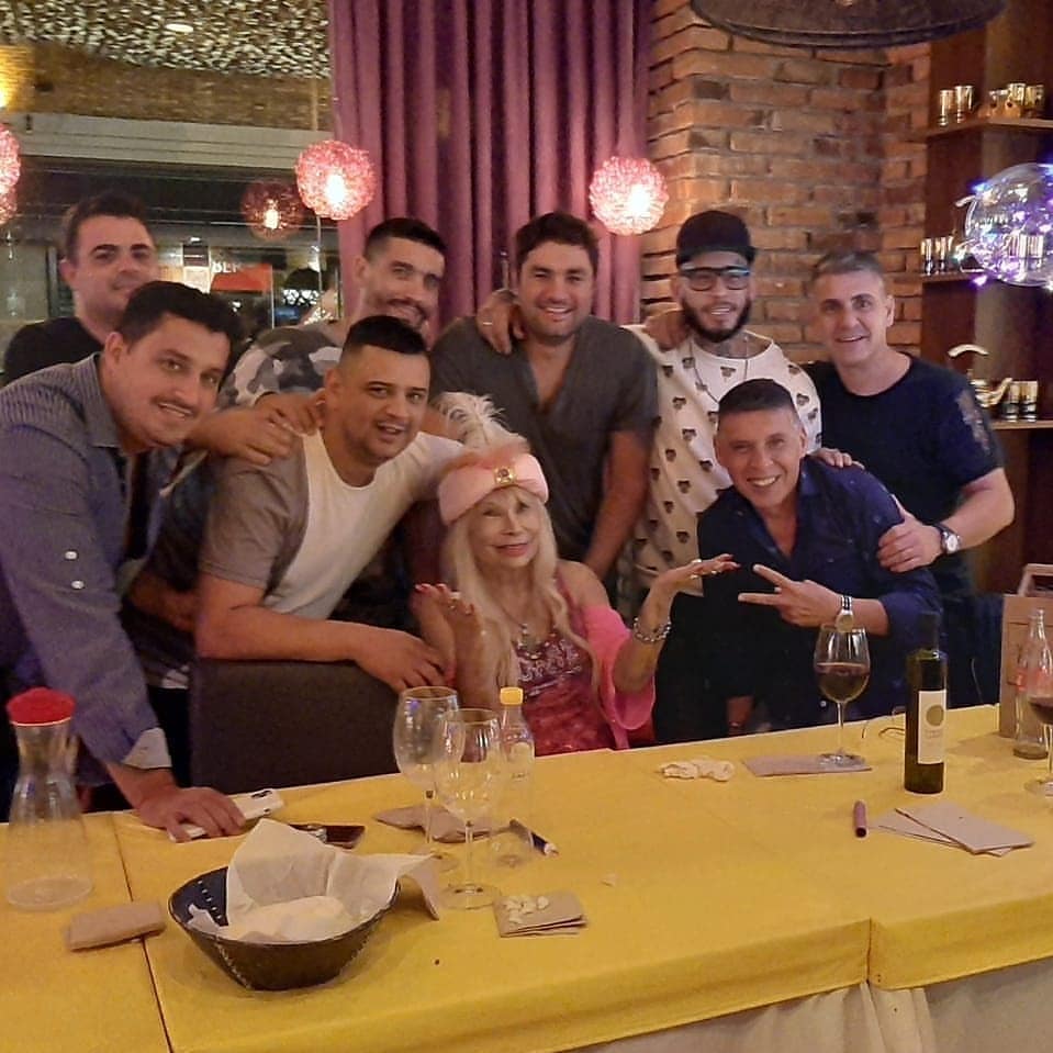 La familia entera se reunió para celebrar a la mamá de Ulises, Rodrigo y Flavio.