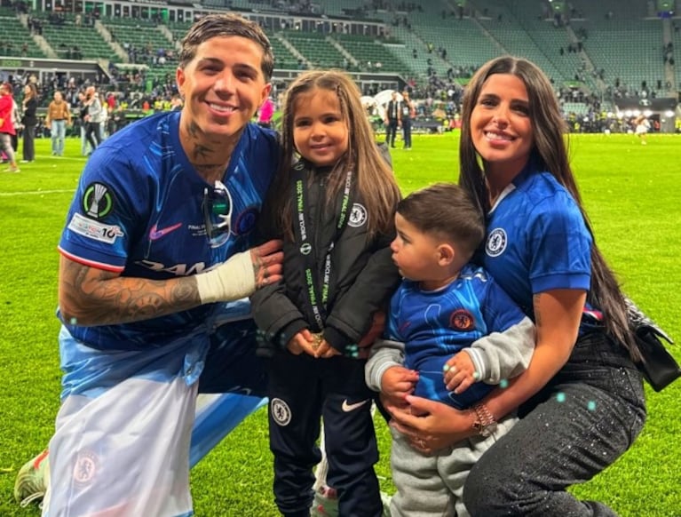 La familia festejó el título del Chelsea en Polonia.