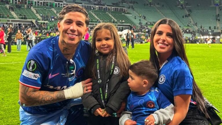 La familia festejó el título del Chelsea en Polonia.