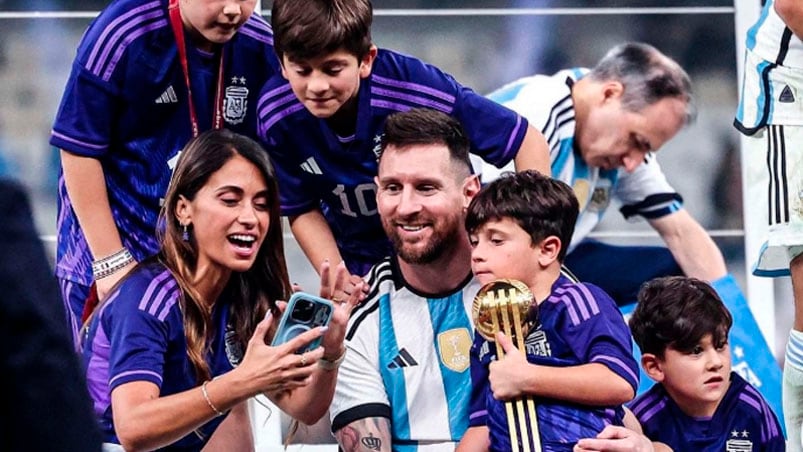 La familia Messi, exultante de alegría.