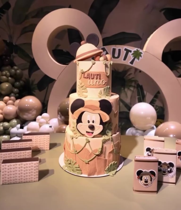 La familia Paredes festejó el bautismo y el primer año de Lautaro.