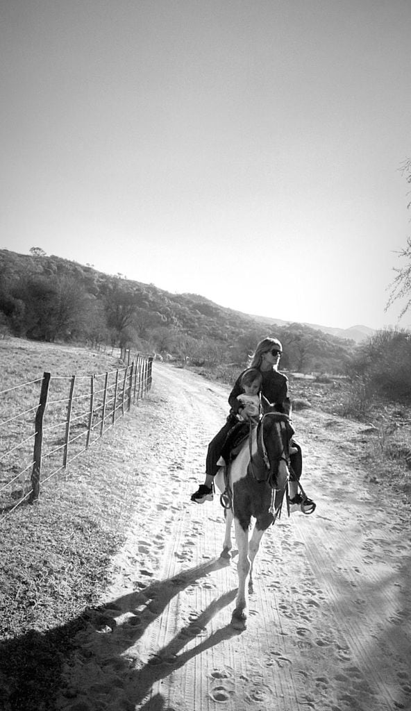 La familia pasó el domingo de cabalgata en Candonga.