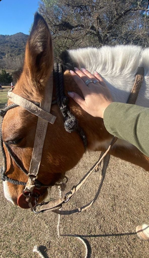 La familia pasó el domingo de cabalgata en Candonga.