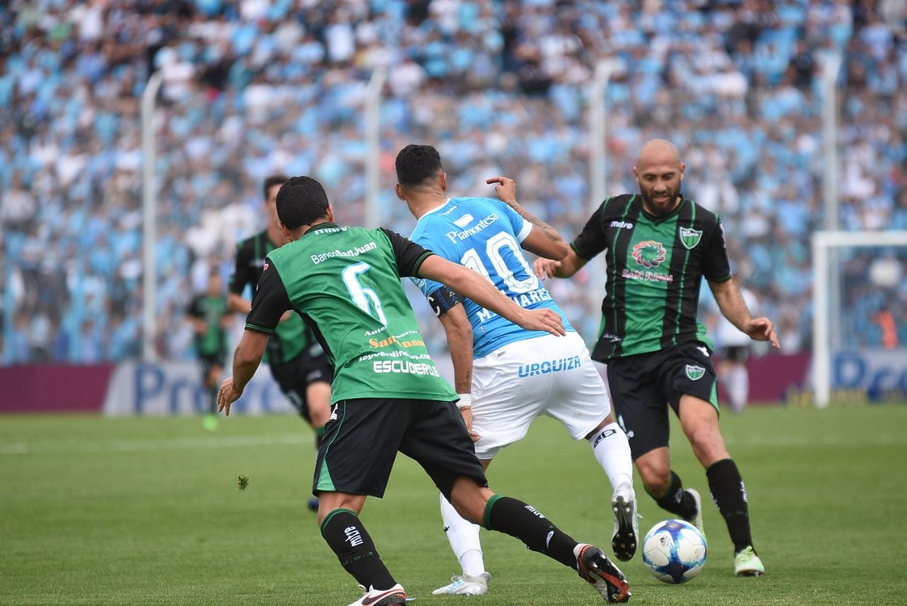 La familia pirata armó una fiesta en Alberdi. Foto: Lucio Casalla / ElDoce.tv.