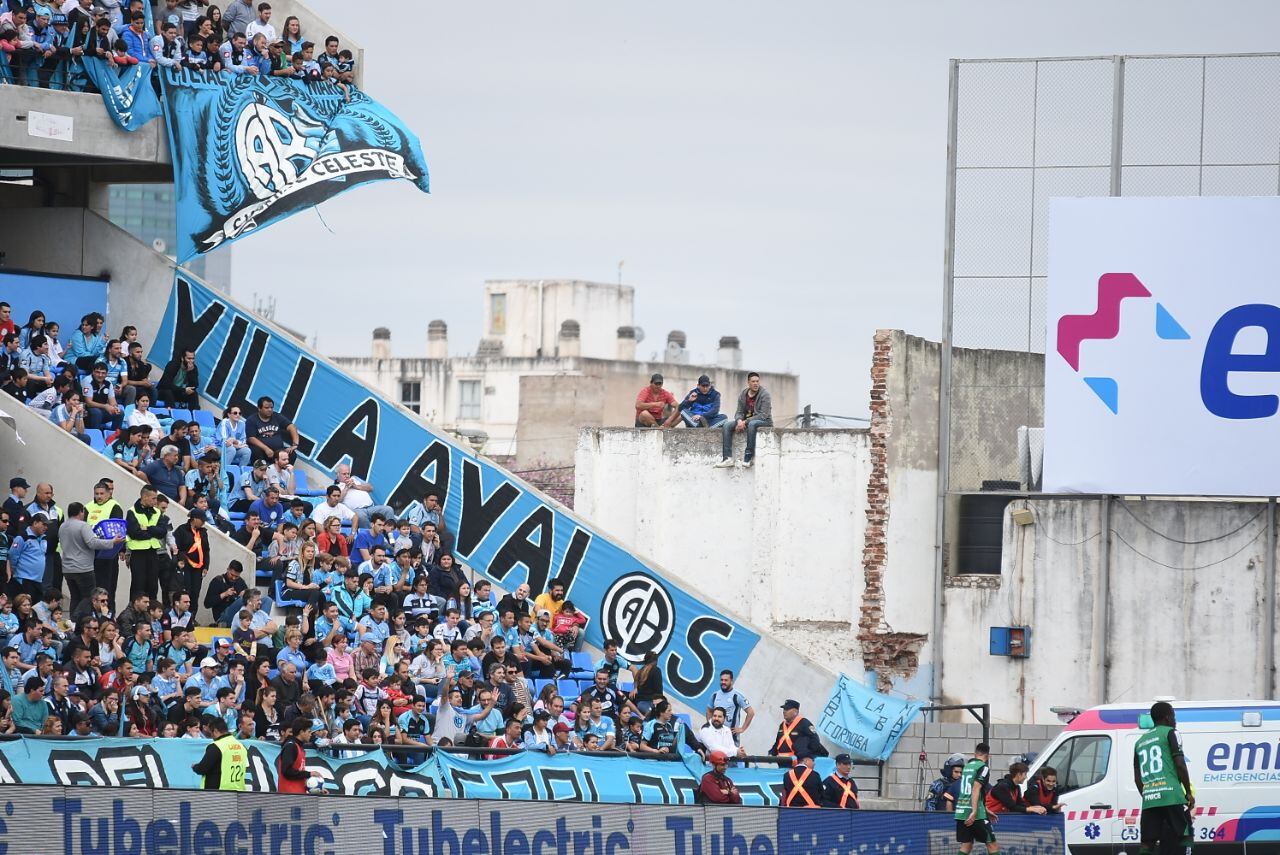 La familia pirata armó una fiesta en Alberdi. Foto: Lucio Casalla / ElDoce.tv.