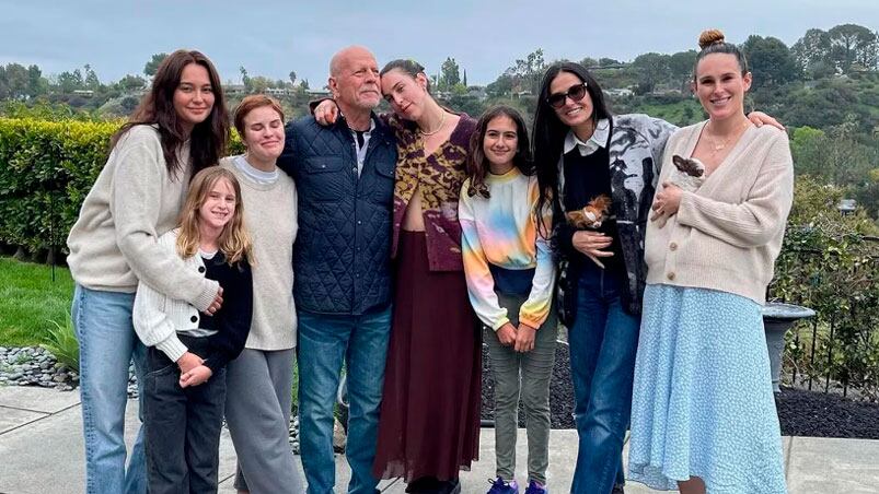 La familia reunida en el cumpleaños de Bruce Willis. 