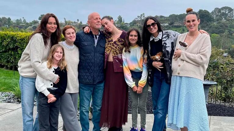 La familia reunida en el cumpleaños de Bruce Willis.
