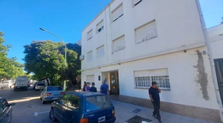 La familia se había mudado el domingo al departamento.