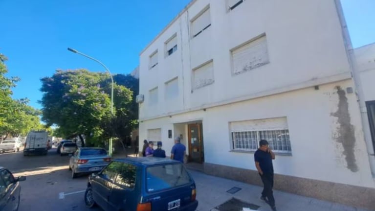 La familia se había mudado el domingo al departamento.