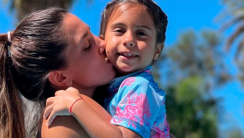 La familia terminó sus vacaciones en el extranjero.