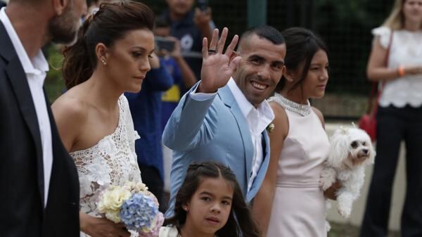 La familia Tevez al llegar al Registro Civil. Foto: Infobae.