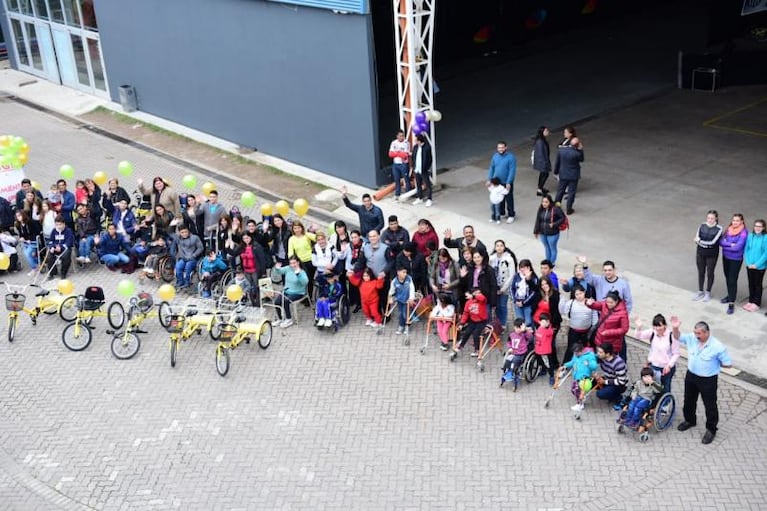 La felicidad de Anto, la nena que pedalea con sus manos