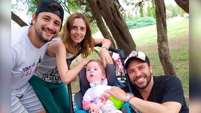 La felicidad de Lolo y su familia que pudo conseguir el dinero para el tratamiento.